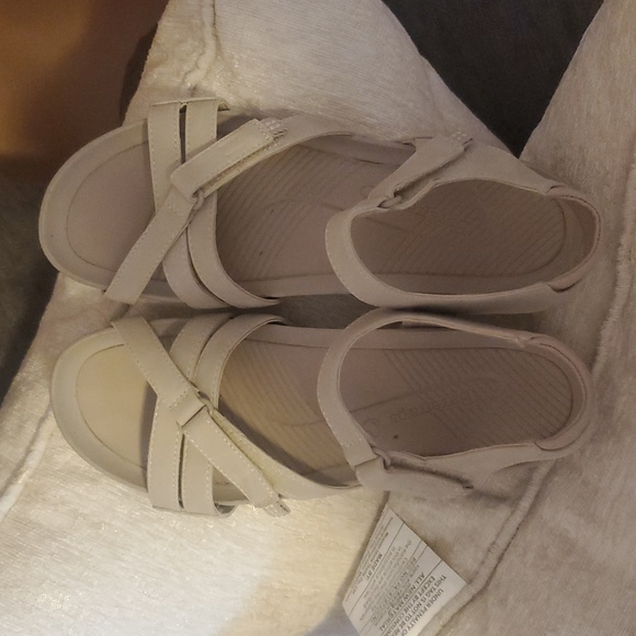 BareTraps Cream Sandals - Picture 1 of 3